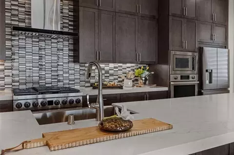 Kitchen - 6556 Canyon Oaks Dr, Simi Valley, CA 93063 photo 2 of 6