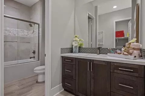Bath - 6556 Canyon Oaks Dr, Simi Valley, CA 93063 photo 1 of 3