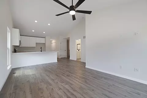 Living - 394 Olympic Dr, Pacific, MO 63069 photo 2 of 3
