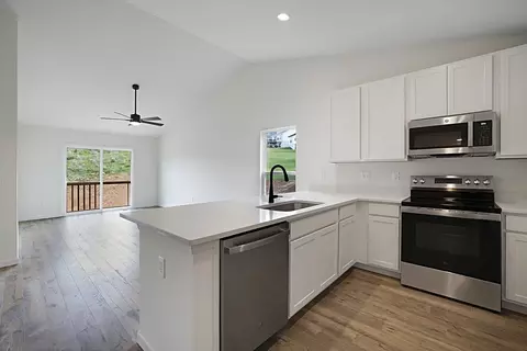 Kitchen - 394 Olympic Dr, Pacific, MO 63069 photo 1 of 4