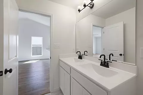 Bath - 394 Olympic Dr, Pacific, MO 63069 photo 2 of 2