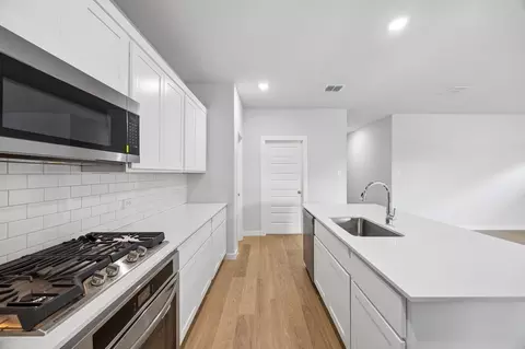 Kitchen - 15036 Elite Dr, Aledo, TX 76008 photo 9 of 16