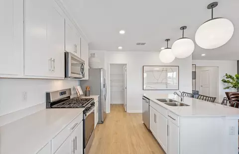 Kitchen - 16817 Harmony River Ln, Parrish, FL 34219 photo 2 of 3