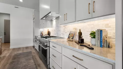 Kitchen - 4550 N Horton Way, Draper, UT 84020 photo 11 of 20