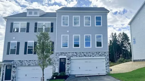 141 River Ridge Dr, Moon Township, PA 15108