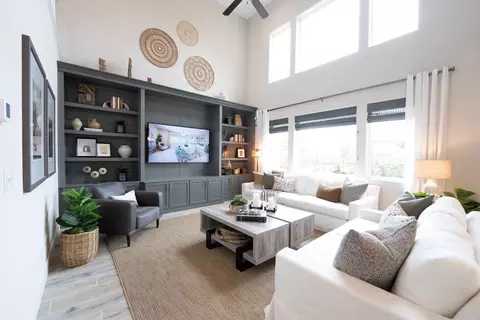 Living - 785 Peters Rd S, Madera, CA 93636 photo 2 of 4