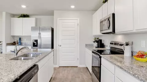 Kitchen - 13691 Bluewing Dr, Foley, AL 36535 photo 4 of 9