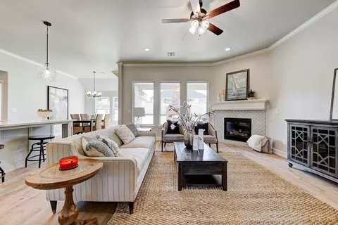 Living - 7201 E Oakland St, Broken Arrow, OK 74014 photo 2 of 3