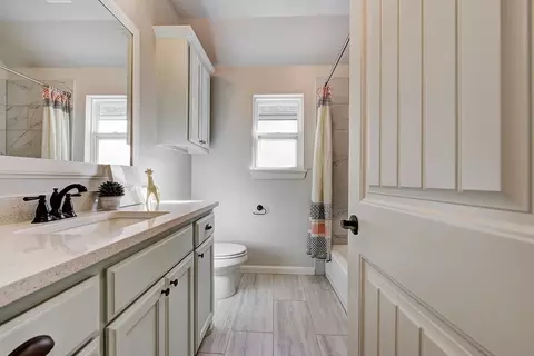 Bath - 7201 E Oakland St, Broken Arrow, OK 74014 photo 3 of 6