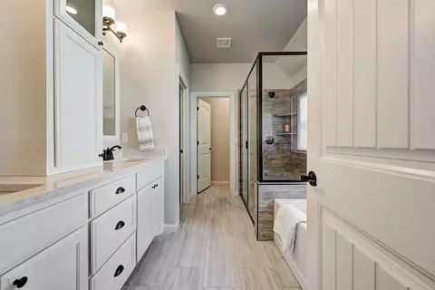 Bath - 7201 E Oakland St, Broken Arrow, OK 74014 photo 1 of 6