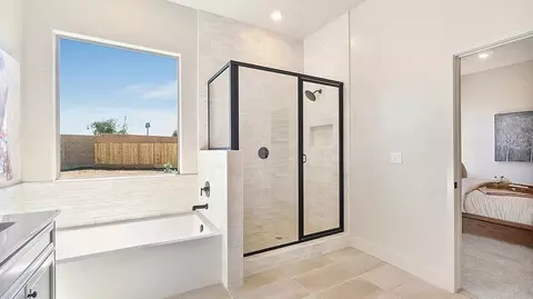 Bath - 8522 Pamplona Ln, Shafter, CA 93263 photo 2 of 6