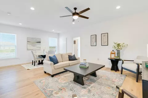 Living - 200 Wakely Ct, Lafayette, LA 70506 photo 1 of 2