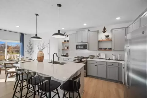 553 Cedarwood Trl, Elyria, OH 44035