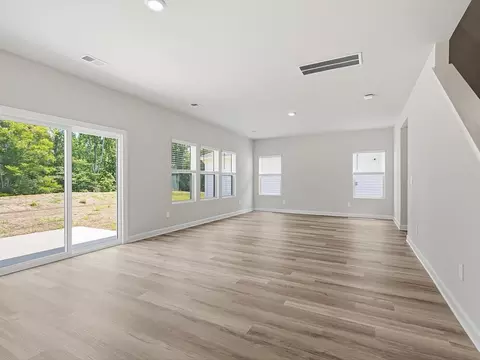 Living - 1467 Switchback Cir, Moore, SC 29369 photo 2 of 2