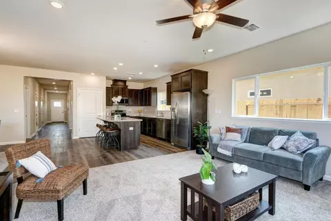Entry Way - 1165 Nicklaus Rd, Galt, CA 95632 photo 7 of 11
