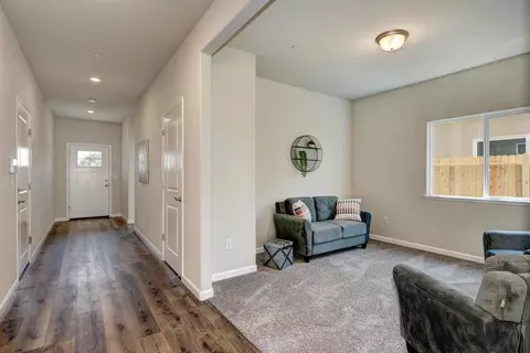 Entry Way - 1165 Nicklaus Rd, Galt, CA 95632 photo 6 of 11