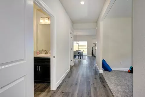 Entry Way - 1165 Nicklaus Rd, Galt, CA 95632 photo 3 of 11