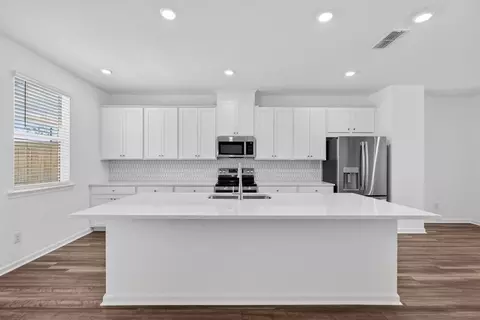 627 Oak Bluff Dr, Cumming, GA 30040