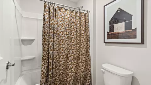 Bath - 2119 Hackberry St, Springfield, OH 45505 photo 5 of 10