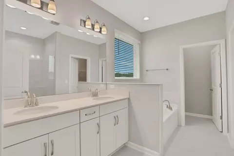 Bath - 182 Brook Forest Dr, Saint Augustine, FL 32092 photo 2 of 5