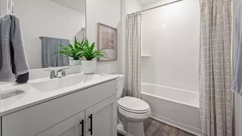 Bath - 9211 Wernecke Rd, Rosenberg, TX 77471 photo 1 of 2