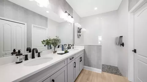 Bath - 10025 Hammock Brook Dr, Parrish, FL 34219 photo 1 of 2