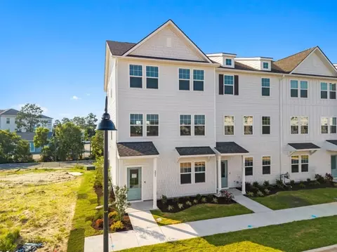 225 Pelican Flight Loop, Wilmington, NC 28412