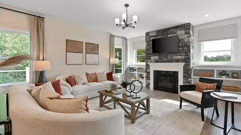 Living - 3301 Greycliff Trl, Franklin, OH 45005 photo 3 of 5