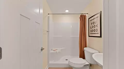 Bath - 3301 Greycliff Trl, Franklin, OH 45005 photo 2 of 11