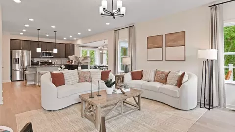 Living - 3301 Greycliff Trl, Franklin, OH 45005 photo 2 of 5