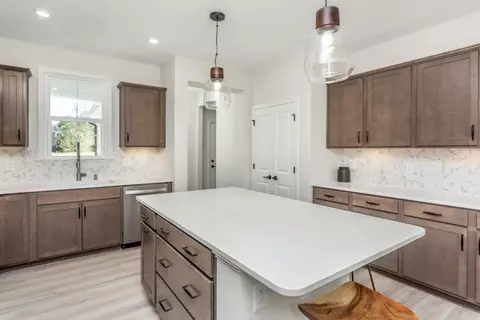 Kitchen - 137 Perth Cv, Bastrop, TX 78602 photo 4 of 6