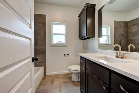 Bath - 7201 E Oakland St, Broken Arrow, OK 74014 photo 5 of 7