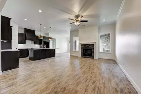 Living - 7201 E Oakland St, Broken Arrow, OK 74014 photo 2 of 3