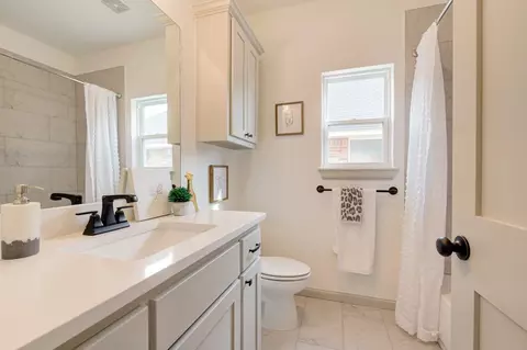 Bath - 7201 E Oakland St, Broken Arrow, OK 74014 photo 7 of 7