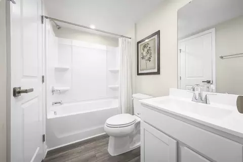 Bath - 38 Peter Christopher Ct, Wickliffe, OH 44092 photo 2 of 3