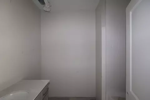 Bath - 1369 Hyde St, Saint Cloud, FL 34771 photo 2 of 3