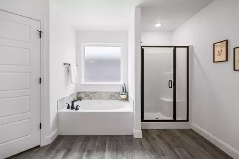 Bath - 5580 Clear Spgs, Springdale, AR 72762 photo 12 of 14