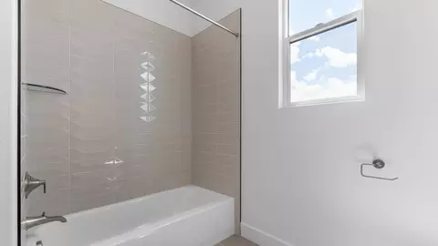 Bath - 718 N 1600 E, Salem, UT 84653 photo 2 of 7