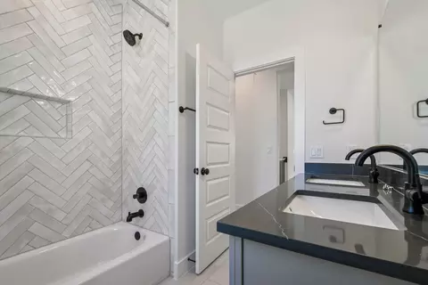 Bath - 122 Alvin Dr, Buda, TX 78610 photo 2 of 8