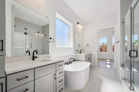 Bath - 122 Alvin Dr, Buda, TX 78610 photo 8 of 8