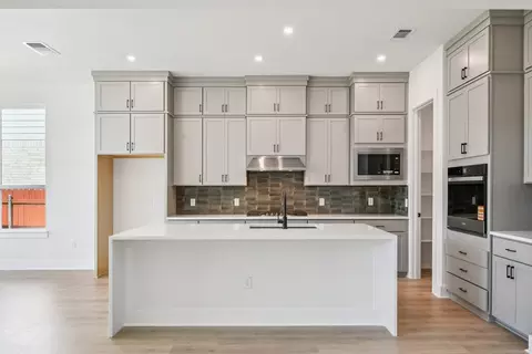 Kitchen - 122 Alvin Dr, Buda, TX 78610 photo 4 of 7