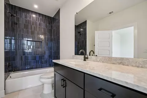 Bath - 122 Alvin Dr, Buda, TX 78610 photo 4 of 8