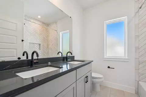 Bath - 122 Alvin Dr, Buda, TX 78610 photo 1 of 8