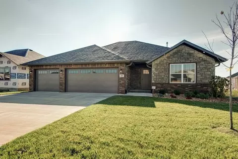 4064 W Sycamore Dr, Battlefield, MO 65619