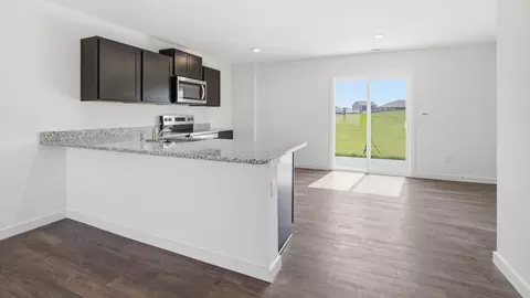 Kitchen - 1002 Persimmon Holw, Greeneville, TN 37745 photo 4 of 6