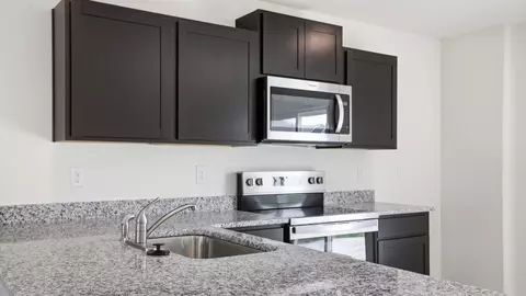 Kitchen - 1002 Persimmon Holw, Greeneville, TN 37745 photo 3 of 6