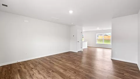 Living - 309 Oak Ridge Rd, Clinton, SC 29325 photo 2 of 3