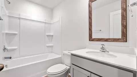 Bath - 309 Oak Ridge Rd, Clinton, SC 29325 photo 1 of 6
