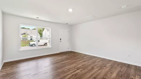 Living - 309 Oak Ridge Rd, Clinton, SC 29325 photo 3 of 3