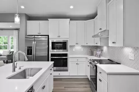 Kitchen - 2000 E Lytle Five Pts, Centerville, OH 45458 photo 4 of 8